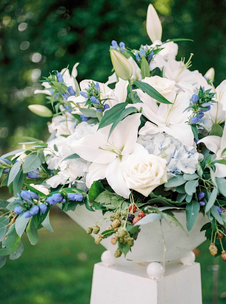 Summer wedding flowers bouquet in white, green and blue in Neuhardenberg