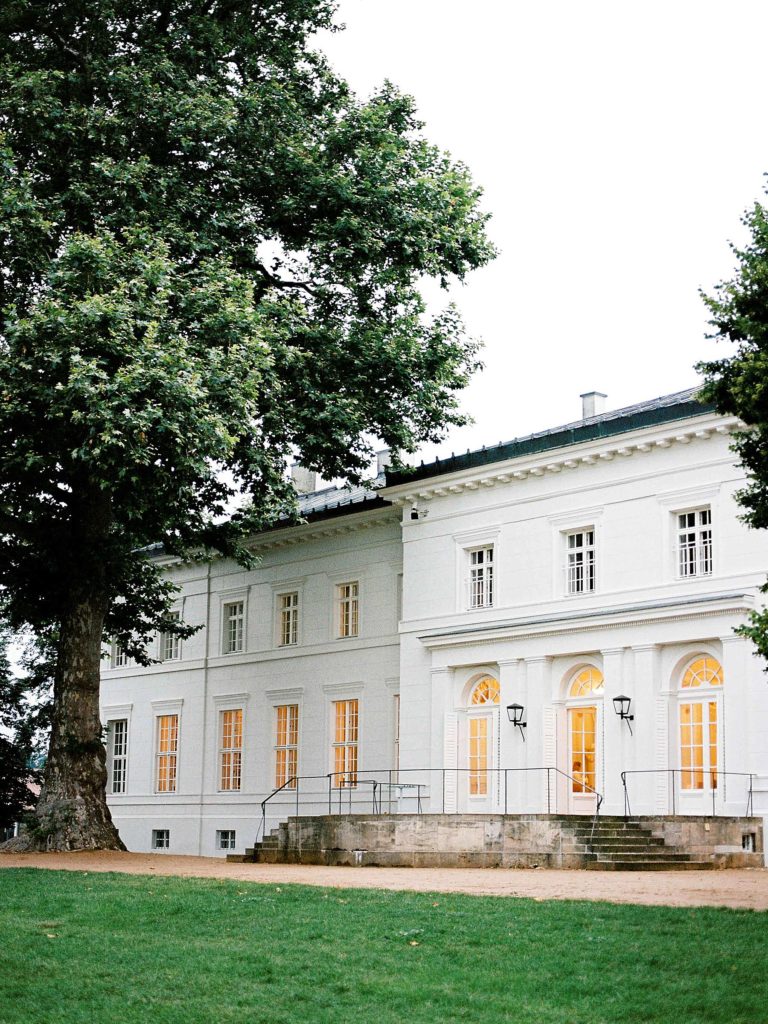 Summer wedding location near Berlin Schloss Neuhardenberg